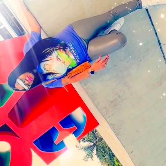 Meet your Posher, Tia - Picture 1 of 1